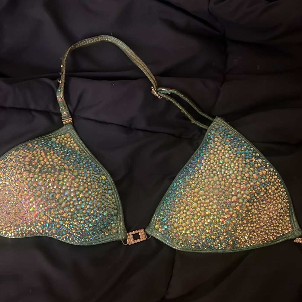 Bikini - Picture 4 of 4